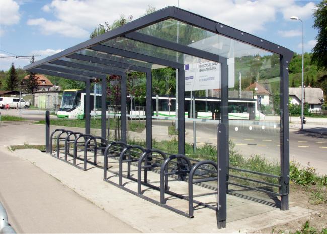 fedett kerékpártároló