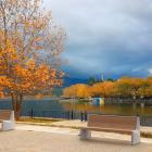 Köztéri monolitikus kőpadok